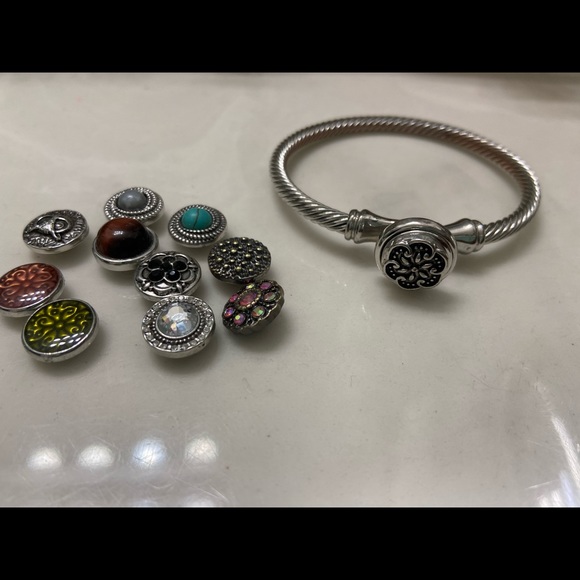 Ginger Snap & Co. bracelet with 11 snaps - Picture 2 of 7